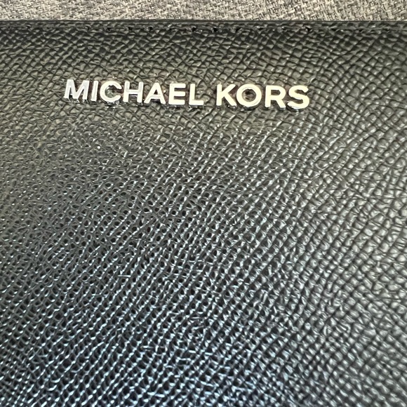 NWT MICHAEL KORS LARGE ZIP AROUND TRAVEL CONTINENTAL WRISTLET WALLET - Picture 4 of 13